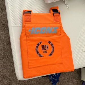ICONS VEST